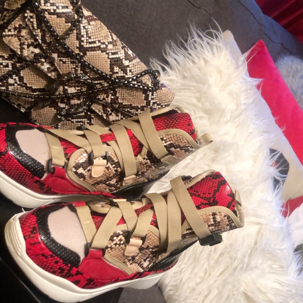 Brand New Exclusive Women Sneaker